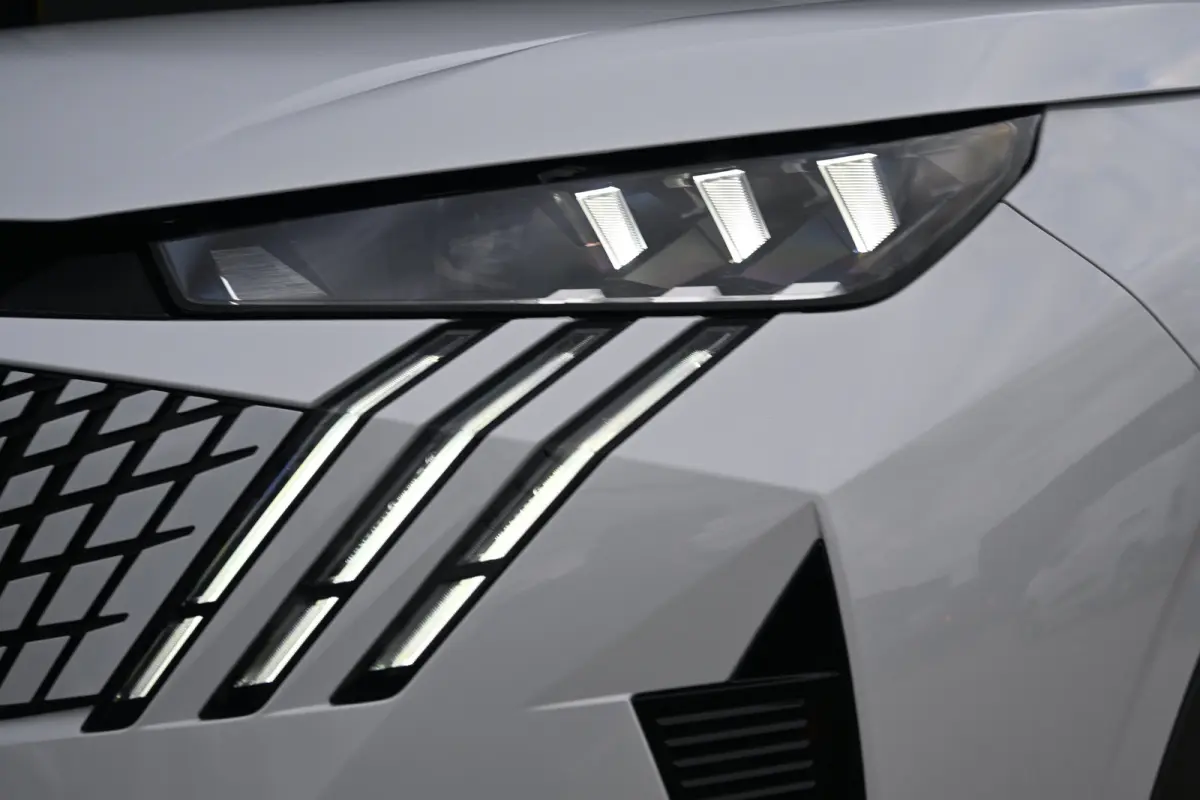 1.6 plug-in Hybrid 225 GT Tot 8 Jaar Garantie! | 7,4kW Lader | Adaptive Cruise | 360 Camera | LED-Matrix | Elektr. Achterklep | !!