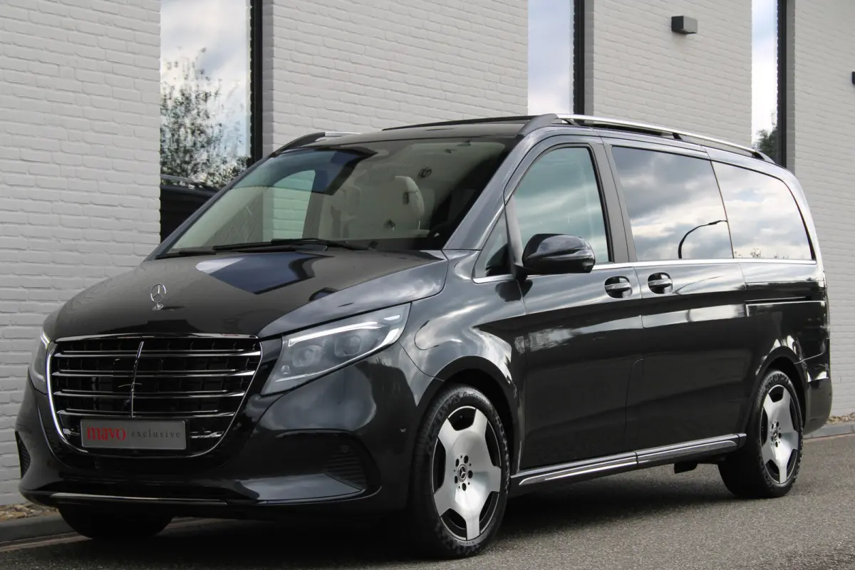 300d / AMG / Exclusive / DC / Pano / Luchtv / Elec Stoel / Burmester / Vol Opties / NIEUW!!