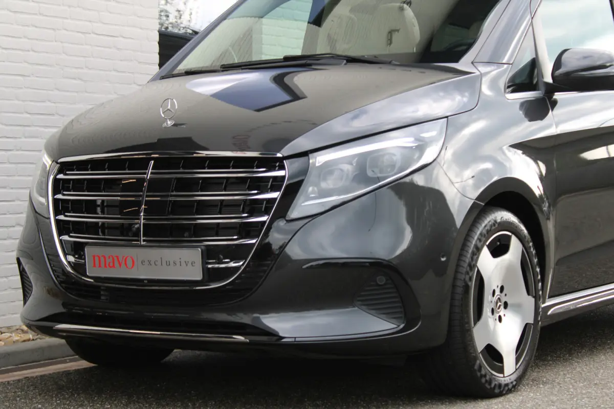 300d / AMG / Exclusive / DC / Pano / Luchtv / Elec Stoel / Burmester / Vol Opties / NIEUW!!
