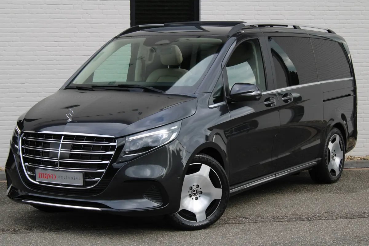300d / AMG / Exclusive / DC / Pano / Luchtv / Elec Stoel / Burmester / Vol Opties / NIEUW!!