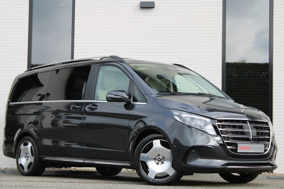300d / AMG / Exclusive / DC / Pano / Luchtv / Elec Stoel / Burmester / Vol Opties / NIEUW!!