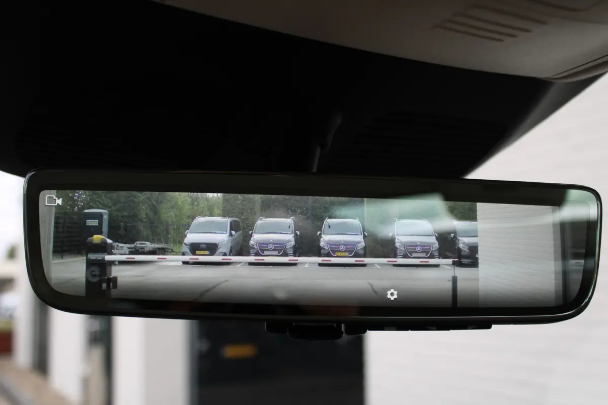 300d / AMG / Exclusive / DC / Pano / Luchtv / Elec Stoel / Burmester / Vol Opties / NIEUW!!
