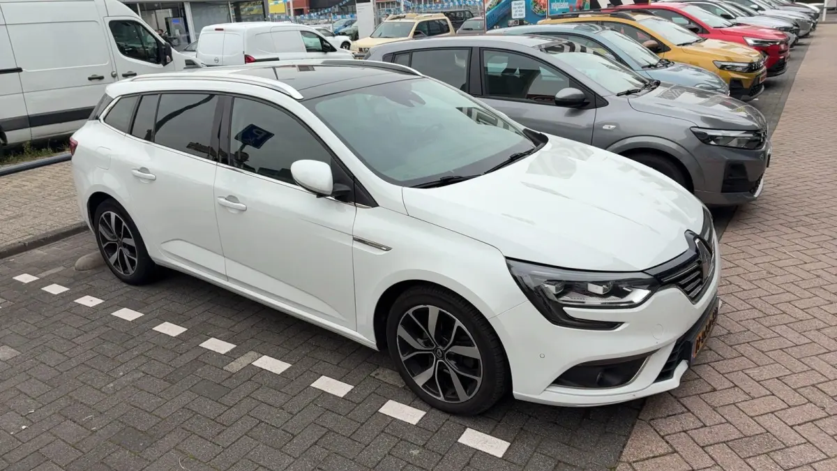 1.3 TCe Bose VERWACHT!! | PANORAMADAK | TREKHAAK | LED KOPLAMPEN | APPLE/ANDROID CARPLAY | 12 MAANDEN BOVAG GARANTIE |