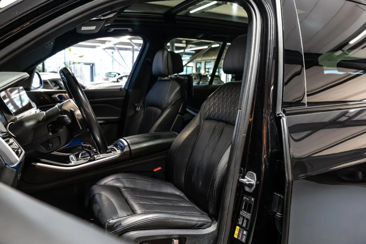 xDrive45e High Executive Akraprovic | Massage | Spoilerpakket | TV Achter