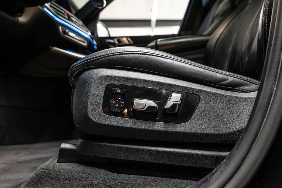 xDrive45e High Executive Akraprovic | Massage | Spoilerpakket | TV Achter