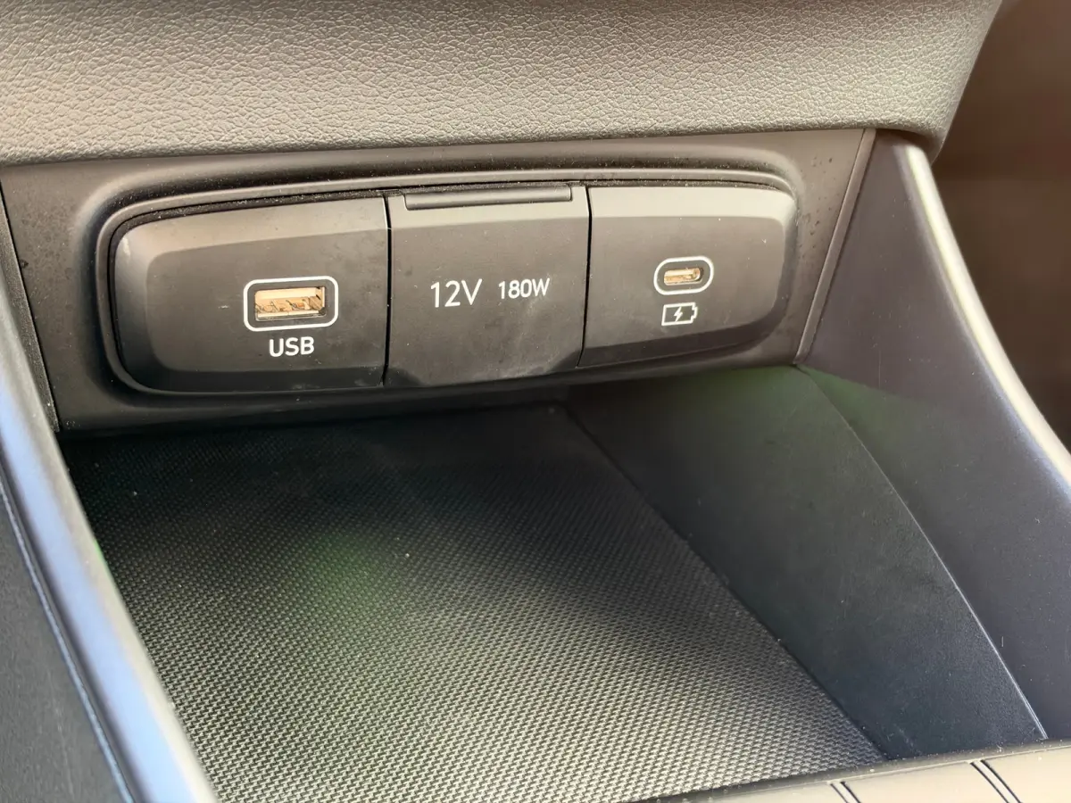 1.0 T-GDI 100pk Comfort | Airco | Camera | Carplay | Cruise control | Dodehoek detectie | Navigatie | Parkeersensoren | Digitaal cockpit | Lichtmetalen velgen