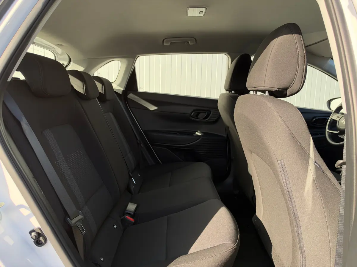 1.0 T-GDI 100pk Comfort | Airco | Camera | Carplay | Cruise control | Dodehoek detectie | Navigatie | Parkeersensoren | Digitaal cockpit | Lichtmetalen velgen