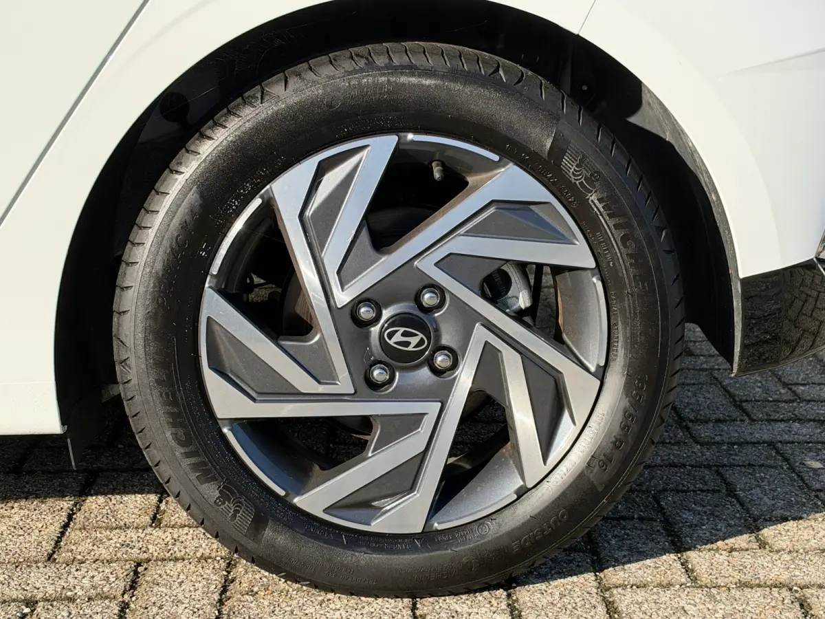 1.0 T-GDI 100pk Comfort | Airco | Camera | Carplay | Cruise control | Dodehoek detectie | Navigatie | Parkeersensoren | Digitaal cockpit | Lichtmetalen velgen