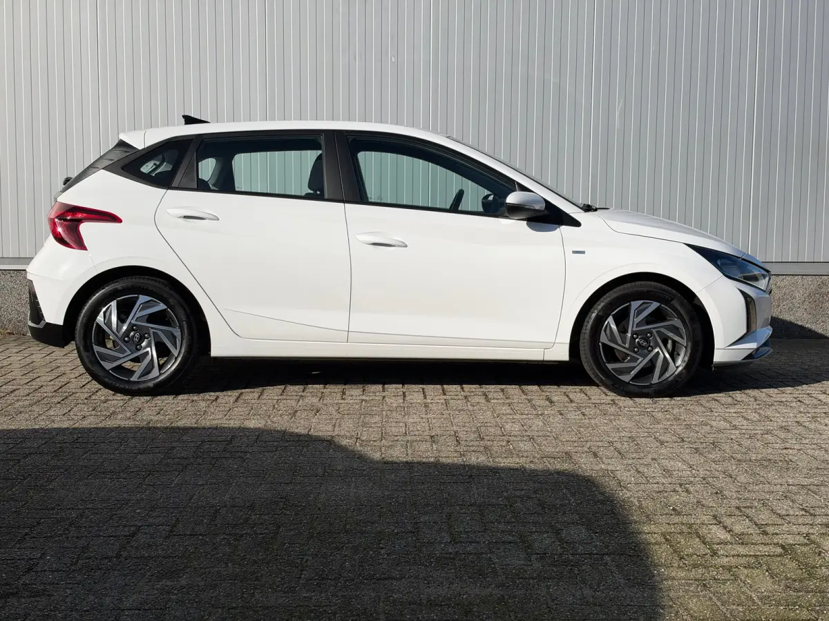 1.0 T-GDI 100pk Comfort | Airco | Camera | Carplay | Cruise control | Dodehoek detectie | Navigatie | Parkeersensoren | Digitaal cockpit | Lichtmetalen velgen