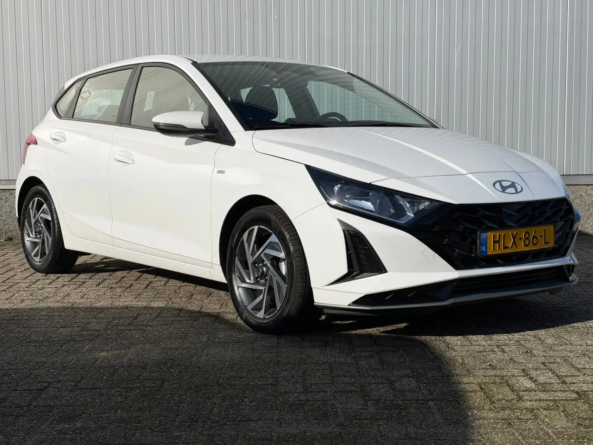 1.0 T-GDI 100pk Comfort | Airco | Camera | Carplay | Cruise control | Dodehoek detectie | Navigatie | Parkeersensoren | Digitaal cockpit | Lichtmetalen velgen