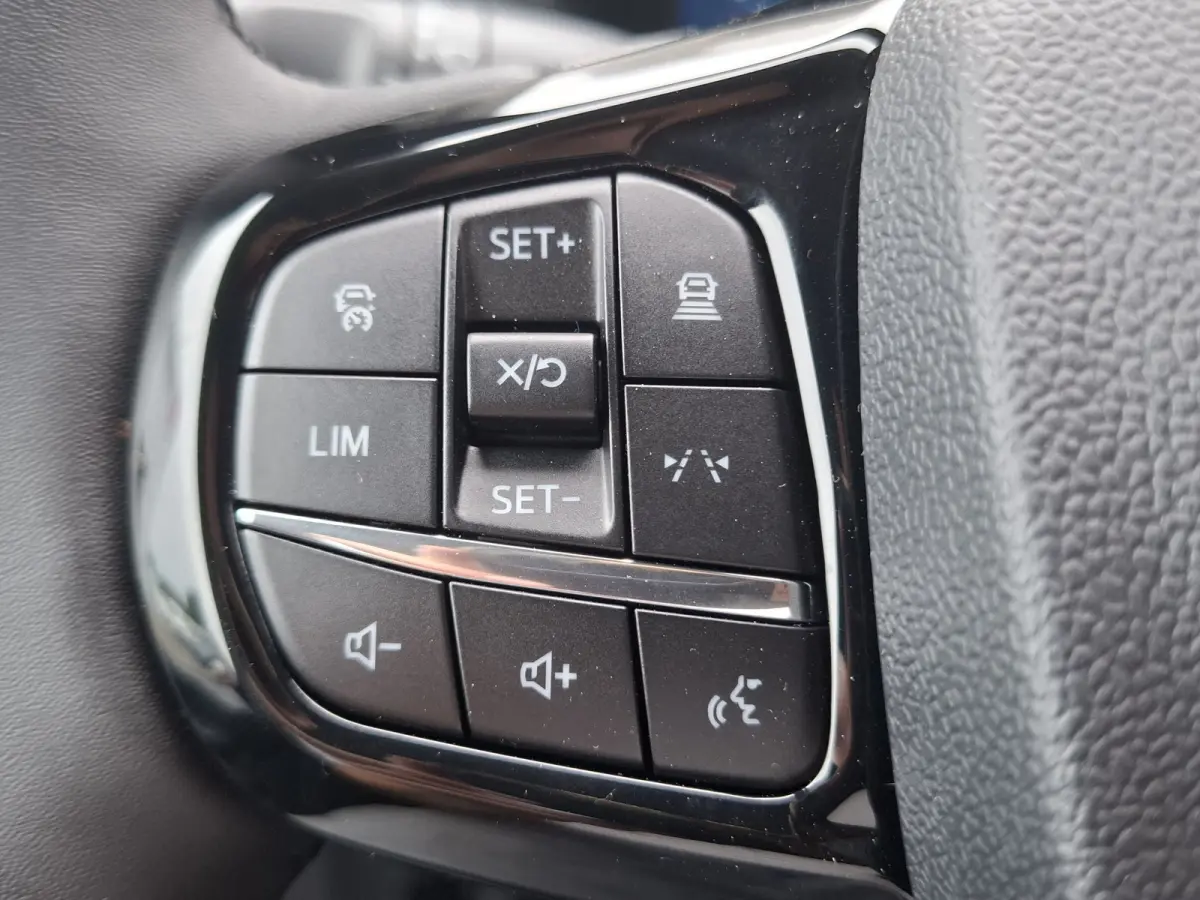 340 L2H1 Limited 71 kWh | Wordt verwacht | 360GR Camera | LMV 17" | Voorstoelen/Voorruit Verwarmd | Rondomzicht Camera | Cruise Control Adaptief | Trekhaak | Airco |