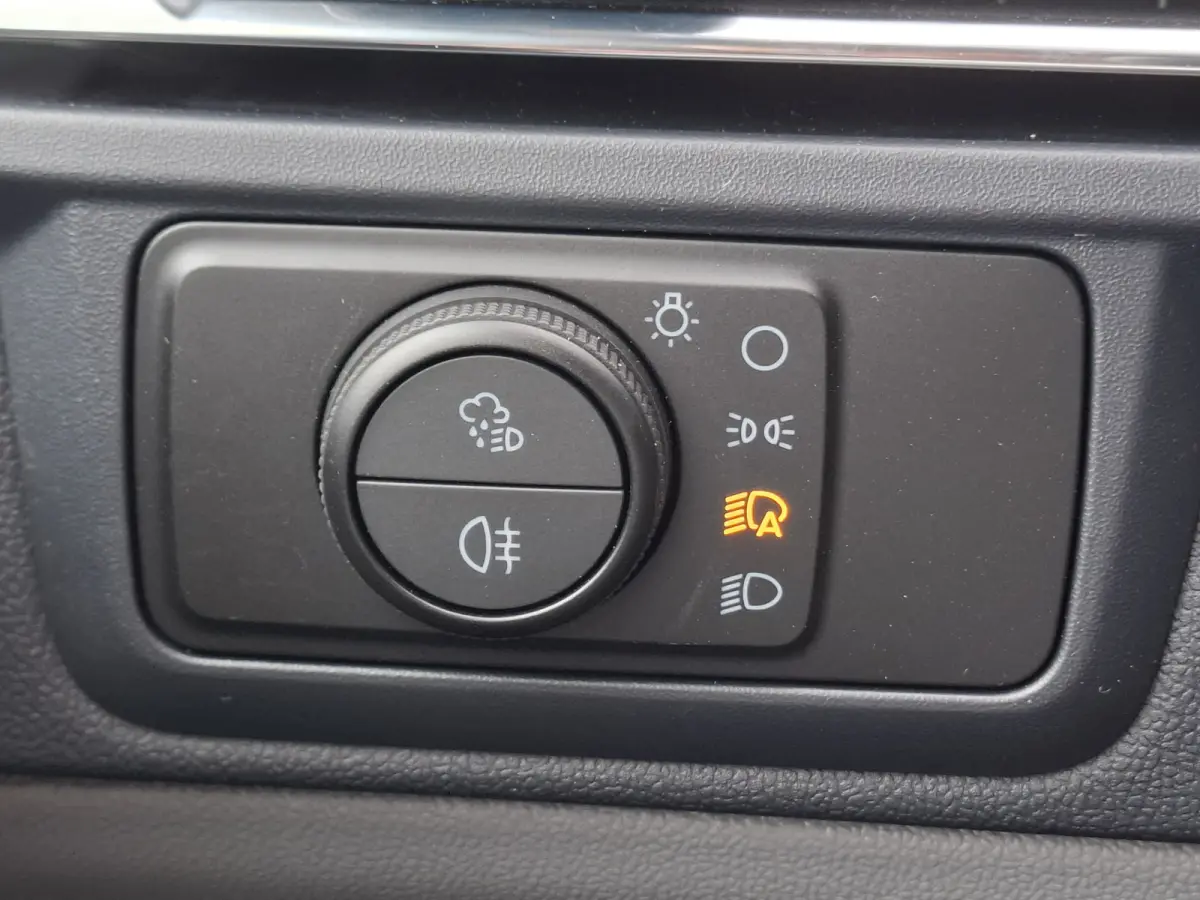 340 L2H1 Limited 71 kWh | Wordt verwacht | 360GR Camera | LMV 17" | Voorstoelen/Voorruit Verwarmd | Rondomzicht Camera | Cruise Control Adaptief | Trekhaak | Airco |