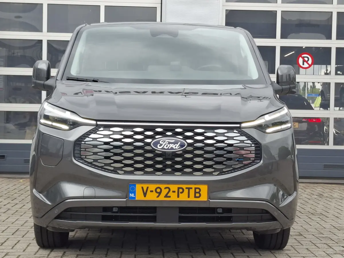 340 L2H1 Limited 71 kWh | Wordt verwacht | 360GR Camera | LMV 17" | Voorstoelen/Voorruit Verwarmd | Rondomzicht Camera | Cruise Control Adaptief | Trekhaak | Airco |