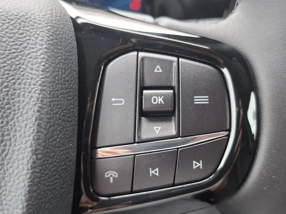 340 L2H1 Limited 71 kWh | Wordt verwacht | 360GR Camera | LMV 17" | Voorstoelen/Voorruit Verwarmd | Rondomzicht Camera | Cruise Control Adaptief | Trekhaak | Airco |