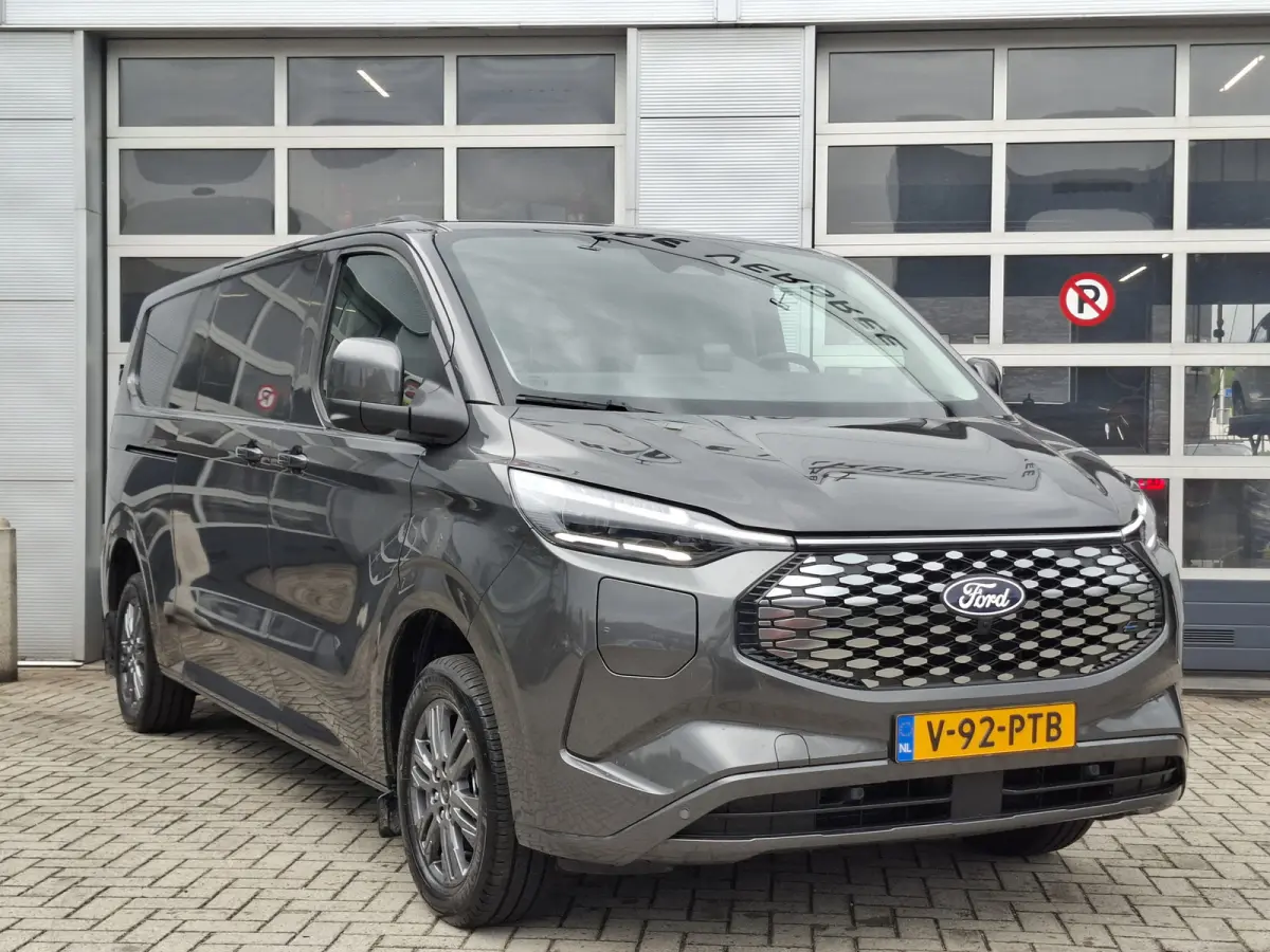 340 L2H1 Limited 71 kWh | Wordt verwacht | 360GR Camera | LMV 17" | Voorstoelen/Voorruit Verwarmd | Rondomzicht Camera | Cruise Control Adaptief | Trekhaak | Airco |