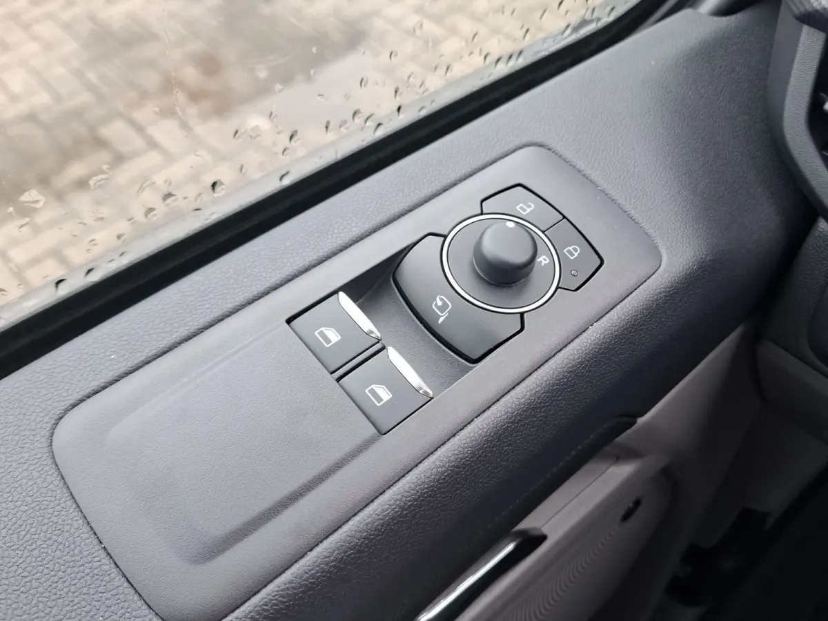 340 L2H1 Limited 71 kWh | Wordt verwacht | 360GR Camera | LMV 17" | Voorstoelen/Voorruit Verwarmd | Rondomzicht Camera | Cruise Control Adaptief | Trekhaak | Airco |