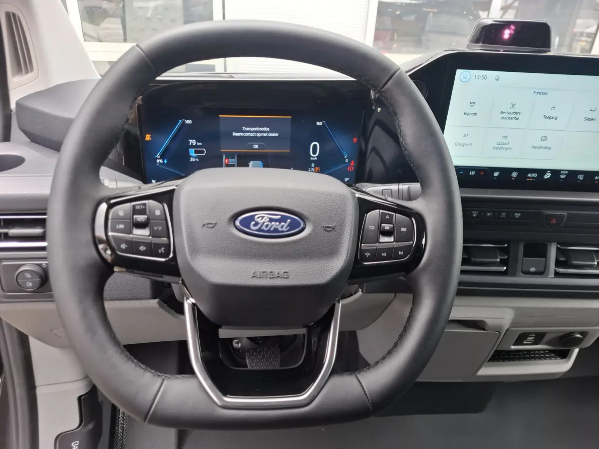 340 L2H1 Limited 71 kWh | Wordt verwacht | 360GR Camera | LMV 17" | Voorstoelen/Voorruit Verwarmd | Rondomzicht Camera | Cruise Control Adaptief | Trekhaak | Airco |