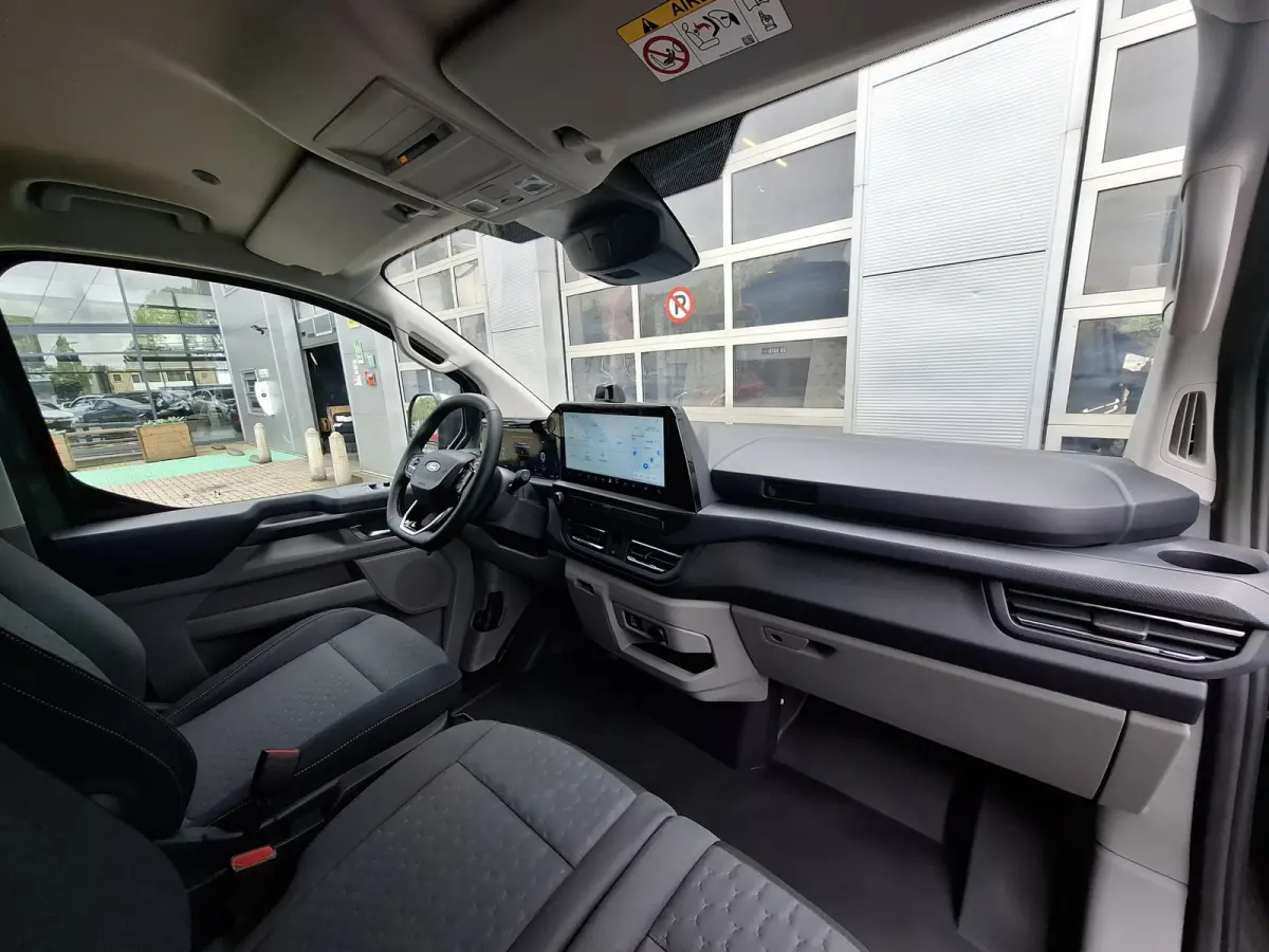 340 L2H1 Limited 71 kWh | Wordt verwacht | 360GR Camera | LMV 17" | Voorstoelen/Voorruit Verwarmd | Rondomzicht Camera | Cruise Control Adaptief | Trekhaak | Airco |