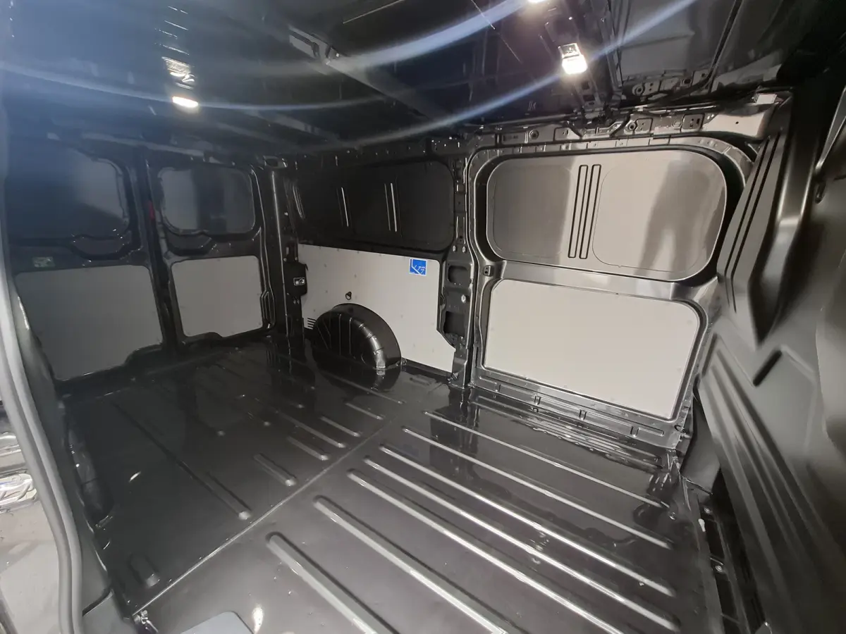 340 L2H1 Limited 71 kWh | Wordt verwacht | 360GR Camera | LMV 17" | Voorstoelen/Voorruit Verwarmd | Rondomzicht Camera | Cruise Control Adaptief | Trekhaak | Airco |