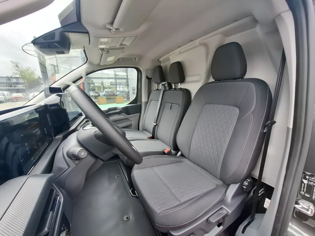 340 L2H1 Limited 71 kWh | Wordt verwacht | 360GR Camera | LMV 17" | Voorstoelen/Voorruit Verwarmd | Rondomzicht Camera | Cruise Control Adaptief | Trekhaak | Airco |