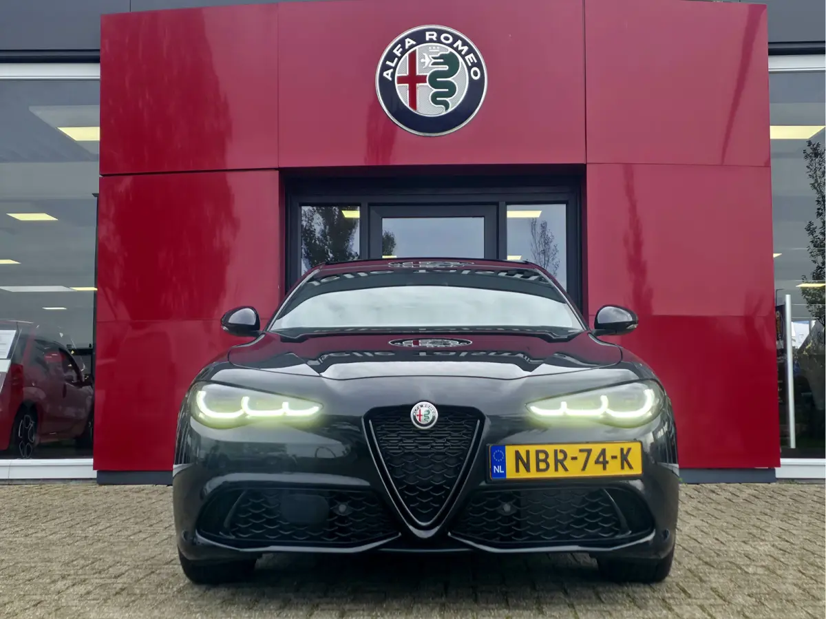 2.0 T GME AWD Competizione Lederen Dashboard met rood stiksel | Harman/Kardon audio
