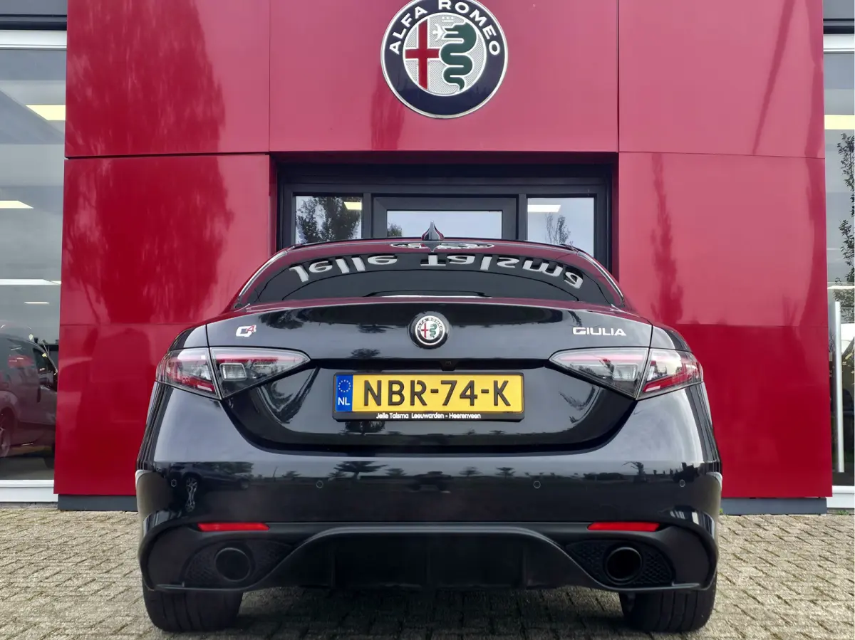 2.0 T GME AWD Competizione Lederen Dashboard met rood stiksel | Harman/Kardon audio