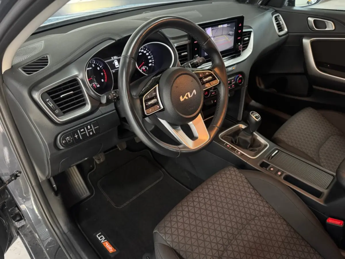 Sportswagon 1.5 T-GDI Vision Sportswagon / 26429 km / Apple carplay / Stuurverwarming / Boekjes ingevuld aanwezig.