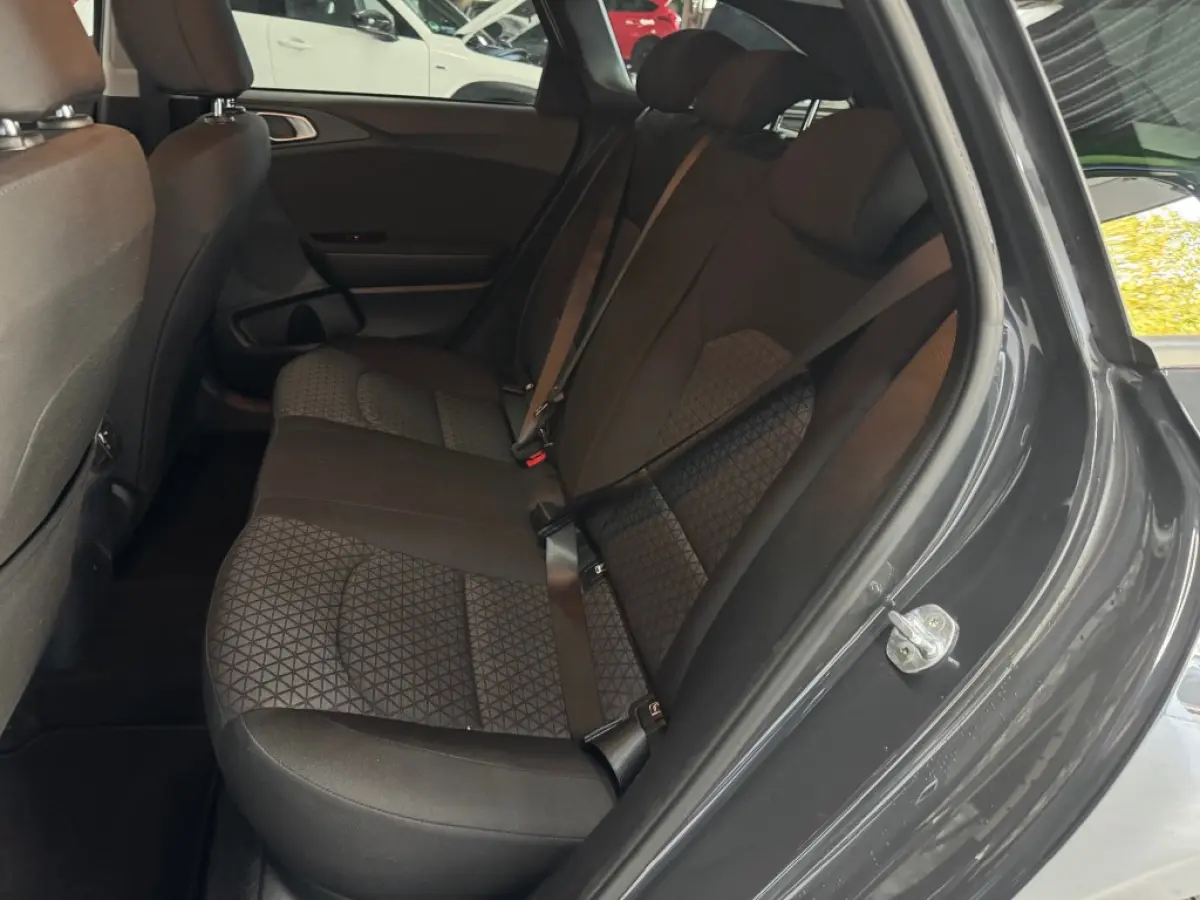 Sportswagon 1.5 T-GDI Vision Sportswagon / 26429 km / Apple carplay / Stuurverwarming / Boekjes ingevuld aanwezig.