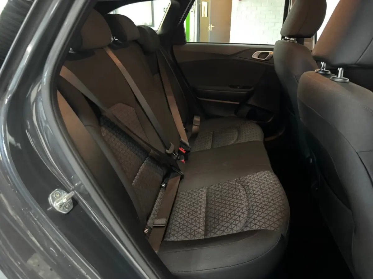 Sportswagon 1.5 T-GDI Vision Sportswagon / 26429 km / Apple carplay / Stuurverwarming / Boekjes ingevuld aanwezig.