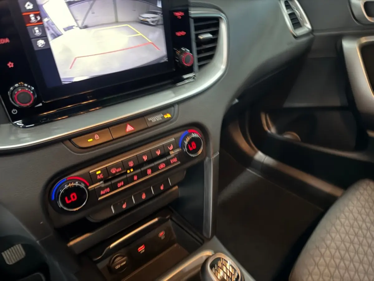 Sportswagon 1.5 T-GDI Vision Sportswagon / 26429 km / Apple carplay / Stuurverwarming / Boekjes ingevuld aanwezig.