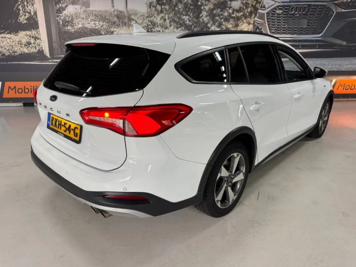 ACTIVE / AppleCarplay / Cruise / Stoelverwarming / Stuurverwarming / PDC / Boekjes en historie aanwezig.