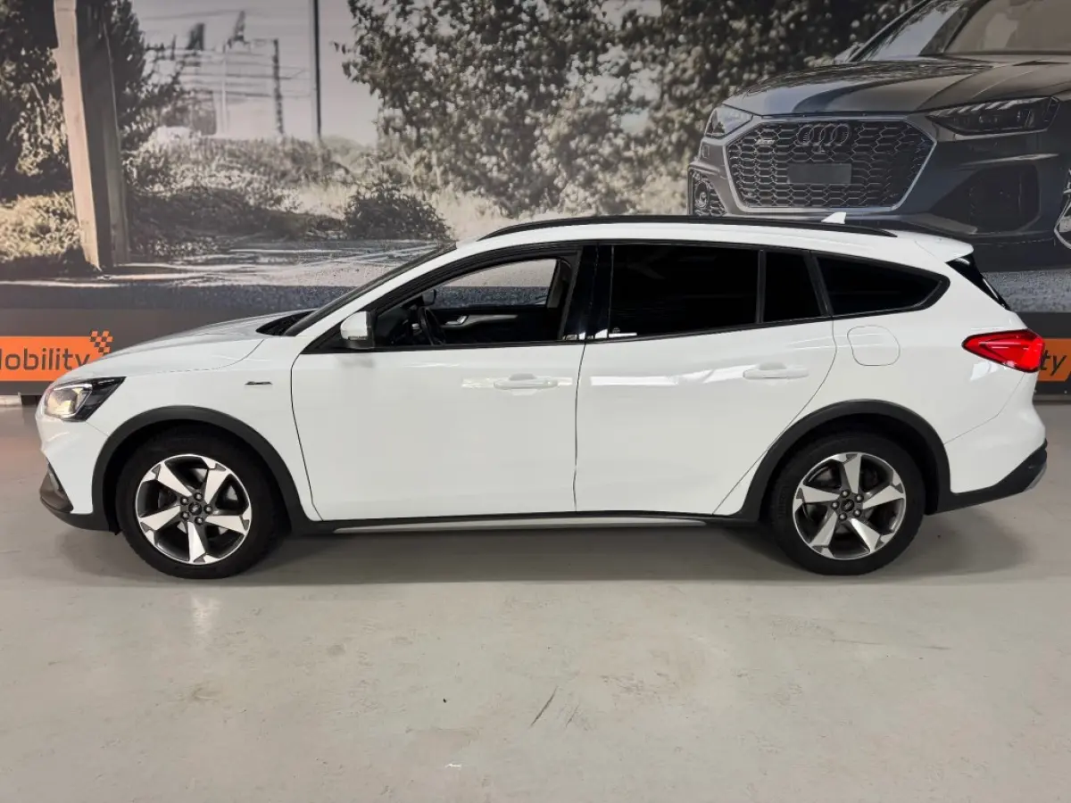 ACTIVE / AppleCarplay / Cruise / Stoelverwarming / Stuurverwarming / PDC / Boekjes en historie aanwezig.