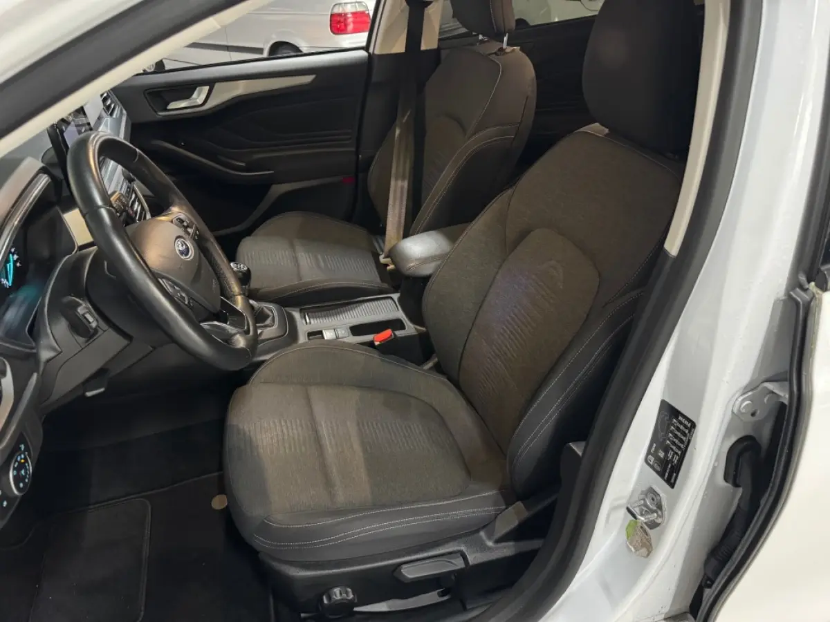 ACTIVE / AppleCarplay / Cruise / Stoelverwarming / Stuurverwarming / PDC / Boekjes en historie aanwezig.