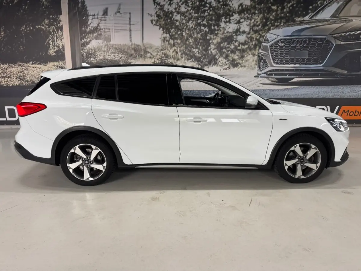 ACTIVE / AppleCarplay / Cruise / Stoelverwarming / Stuurverwarming / PDC / Boekjes en historie aanwezig.