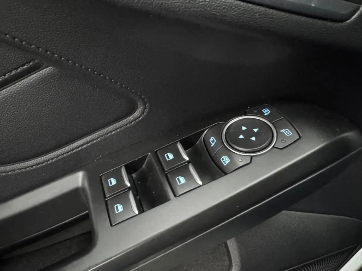 ACTIVE / AppleCarplay / Cruise / Stoelverwarming / Stuurverwarming / PDC / Boekjes en historie aanwezig.