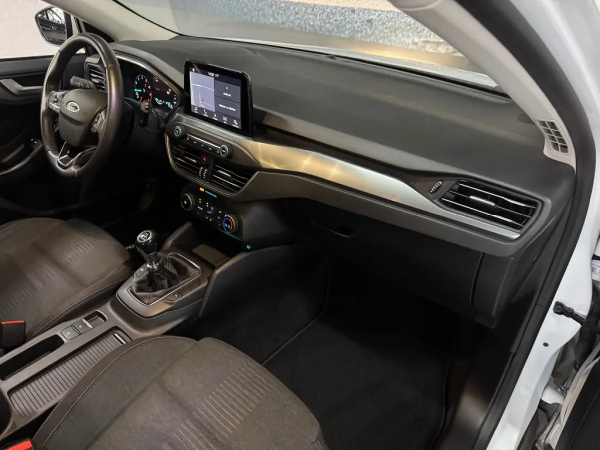 ACTIVE / AppleCarplay / Cruise / Stoelverwarming / Stuurverwarming / PDC / Boekjes en historie aanwezig.