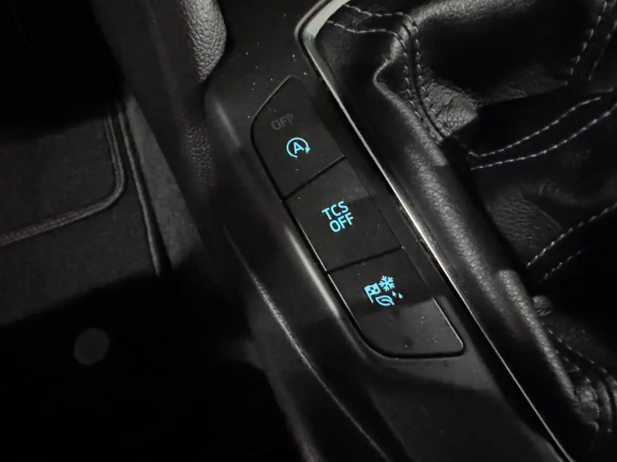 ACTIVE / AppleCarplay / Cruise / Stoelverwarming / Stuurverwarming / PDC / Boekjes en historie aanwezig.