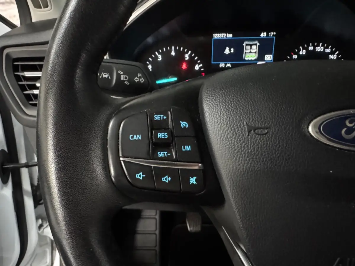 ACTIVE / AppleCarplay / Cruise / Stoelverwarming / Stuurverwarming / PDC / Boekjes en historie aanwezig.