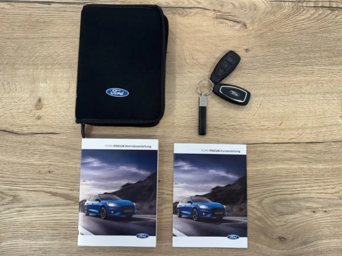 ACTIVE / AppleCarplay / Cruise / Stoelverwarming / Stuurverwarming / PDC / Boekjes en historie aanwezig.