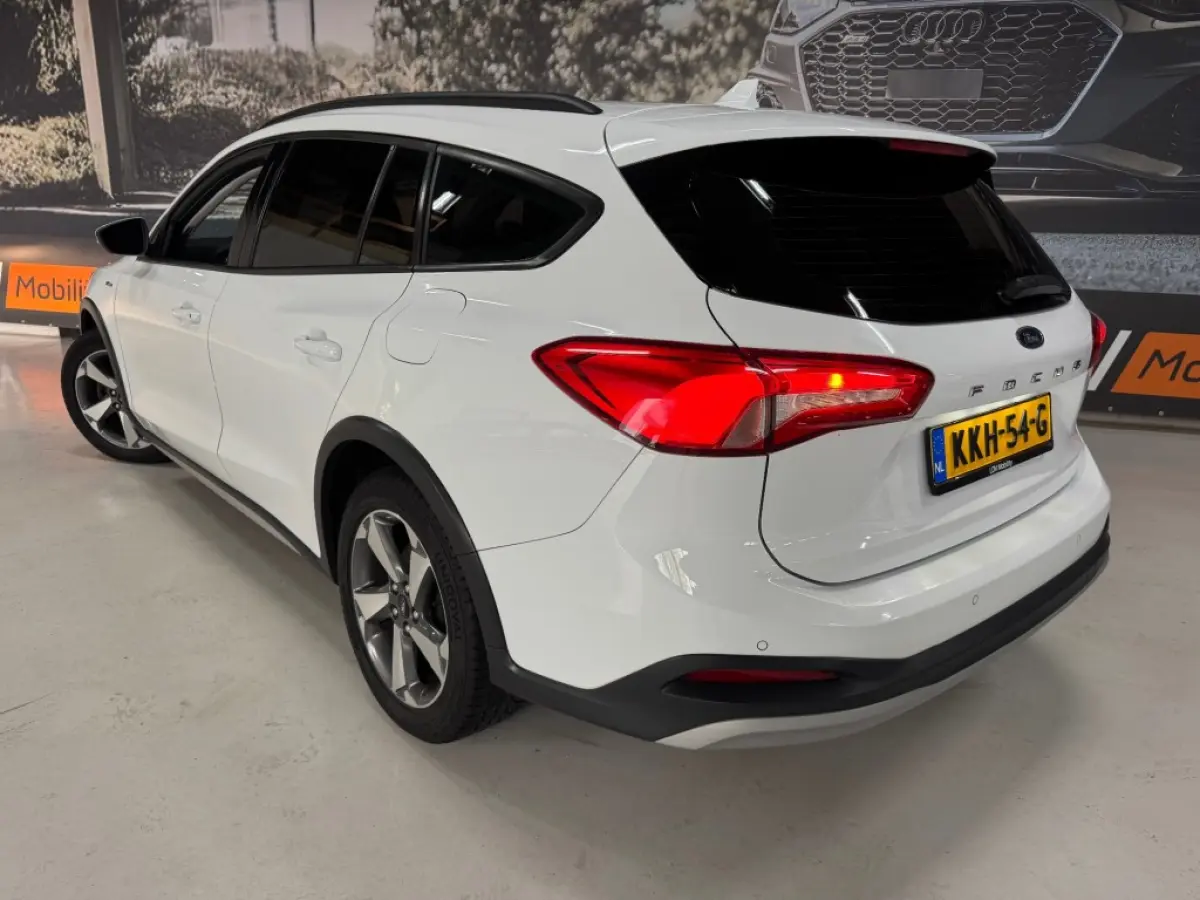 ACTIVE / AppleCarplay / Cruise / Stoelverwarming / Stuurverwarming / PDC / Boekjes en historie aanwezig.