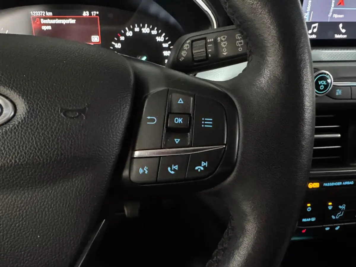 ACTIVE / AppleCarplay / Cruise / Stoelverwarming / Stuurverwarming / PDC / Boekjes en historie aanwezig.