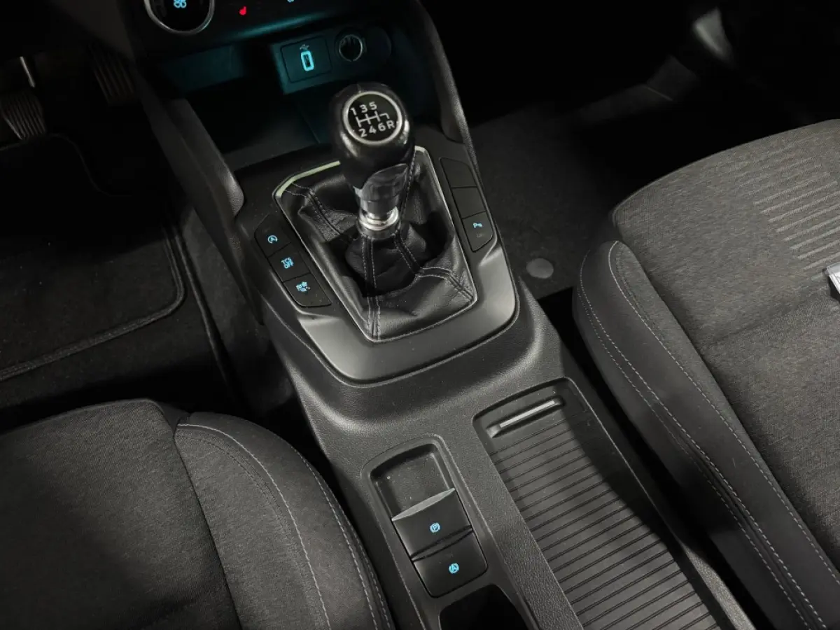 ACTIVE / AppleCarplay / Cruise / Stoelverwarming / Stuurverwarming / PDC / Boekjes en historie aanwezig.