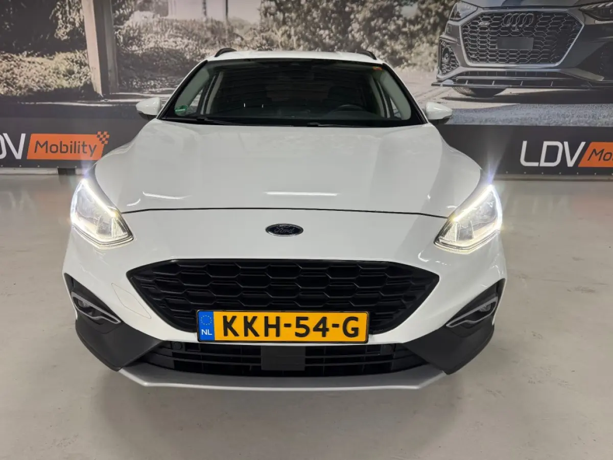 ACTIVE / AppleCarplay / Cruise / Stoelverwarming / Stuurverwarming / PDC / Boekjes en historie aanwezig.