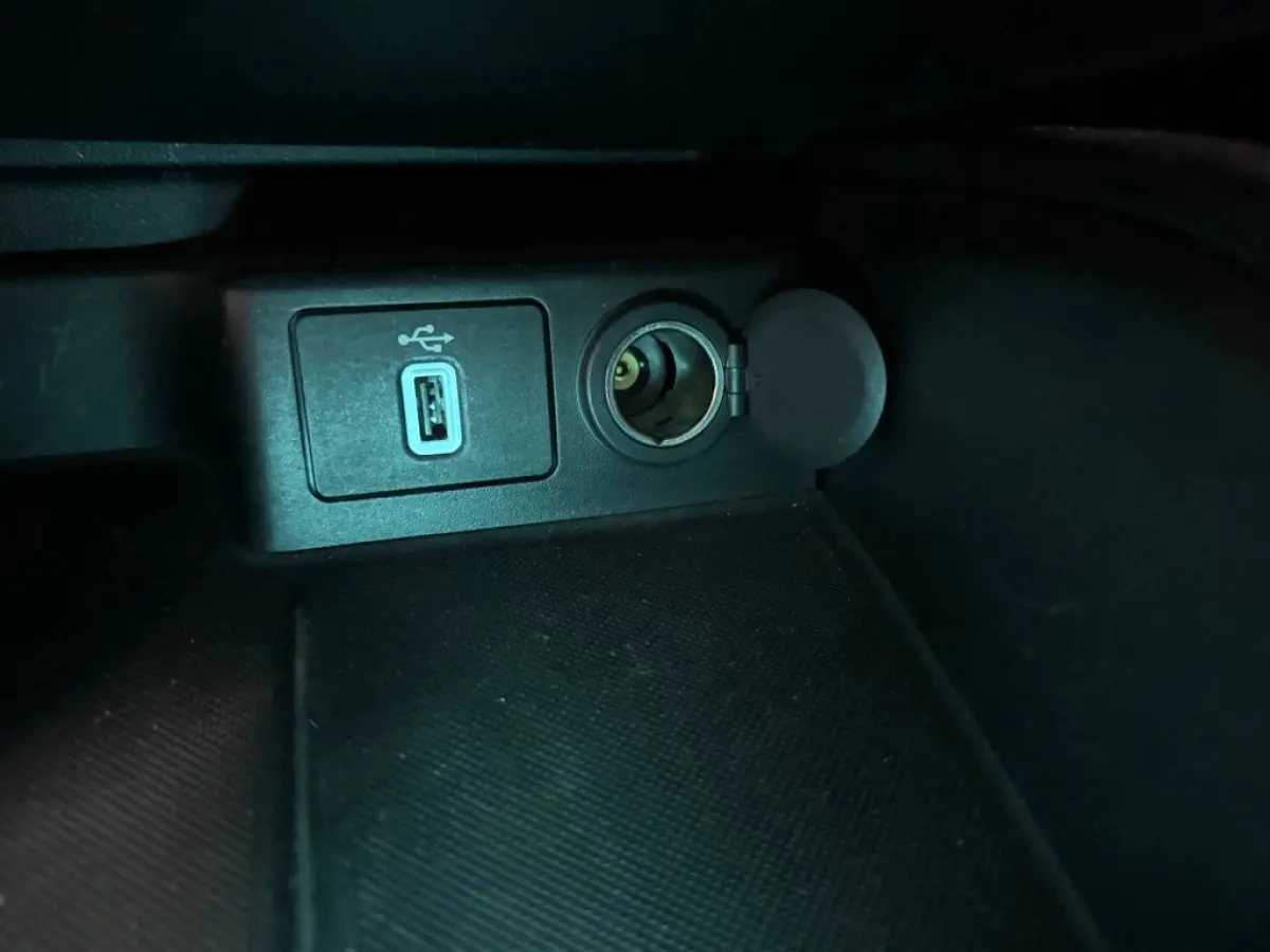ACTIVE / AppleCarplay / Cruise / Stoelverwarming / Stuurverwarming / PDC / Boekjes en historie aanwezig.