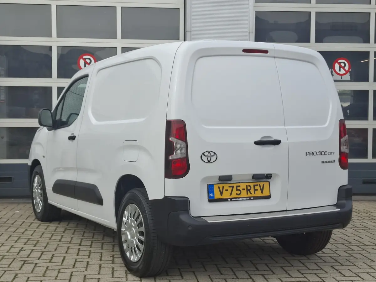 Comfort 50 kWh | Wordt verwacht | Apple Carplay/Android Auto | Bluetooth | Cruise Control | Achteruirijcamera | Parkeersensoren Achter | Airco | Zijschuifeur Rechts |