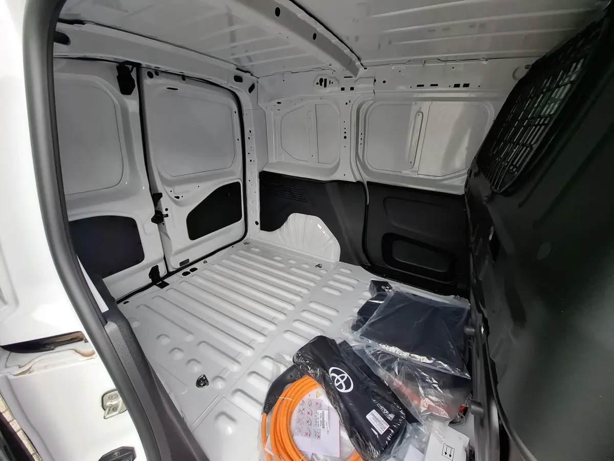 Comfort 50 kWh | Wordt verwacht | Apple Carplay/Android Auto | Bluetooth | Cruise Control | Achteruirijcamera | Parkeersensoren Achter | Airco | Zijschuifeur Rechts |