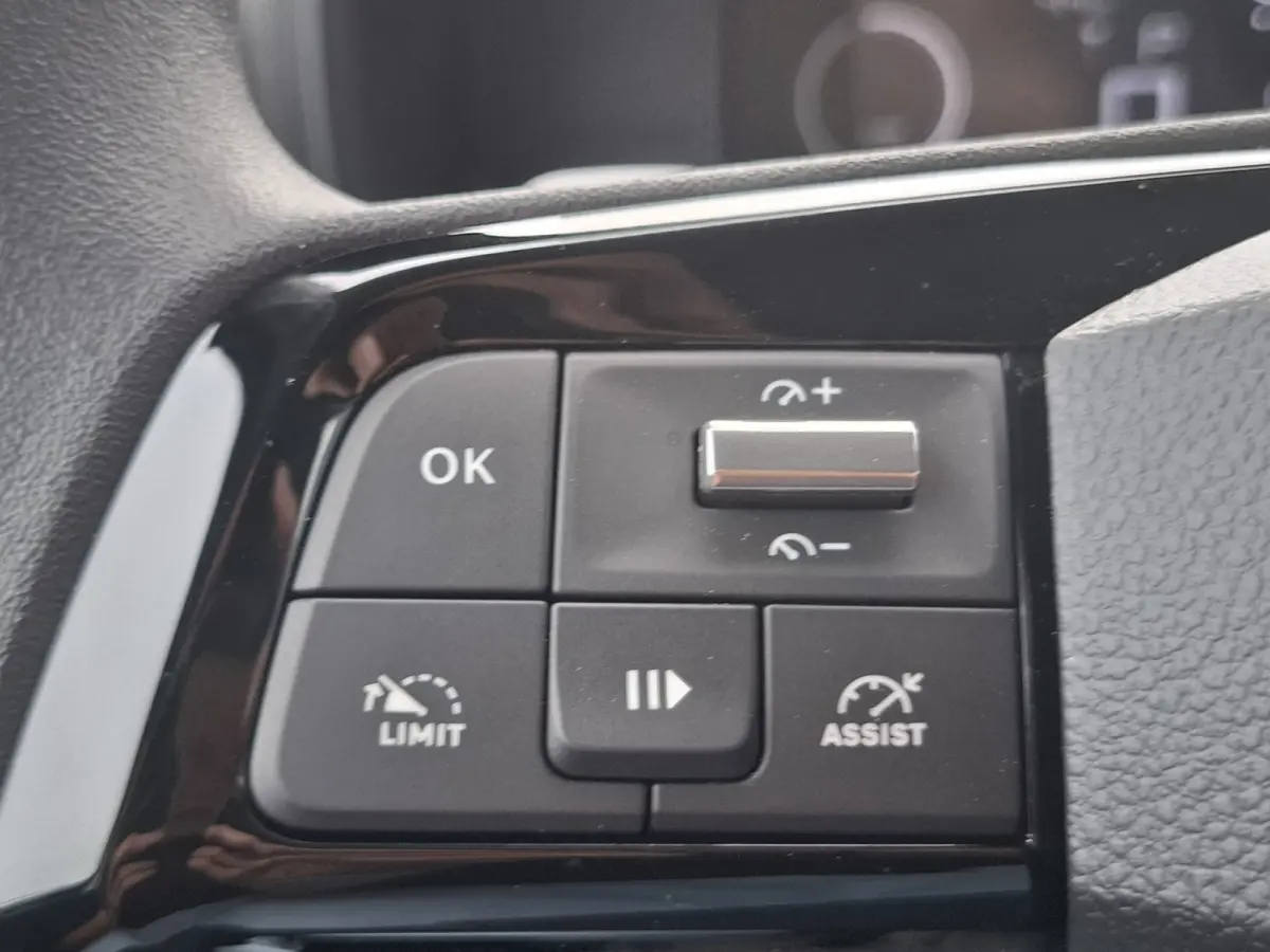 Comfort 50 kWh | Wordt verwacht | Apple Carplay/Android Auto | Bluetooth | Cruise Control | Achteruirijcamera | Parkeersensoren Achter | Airco | Zijschuifeur Rechts |