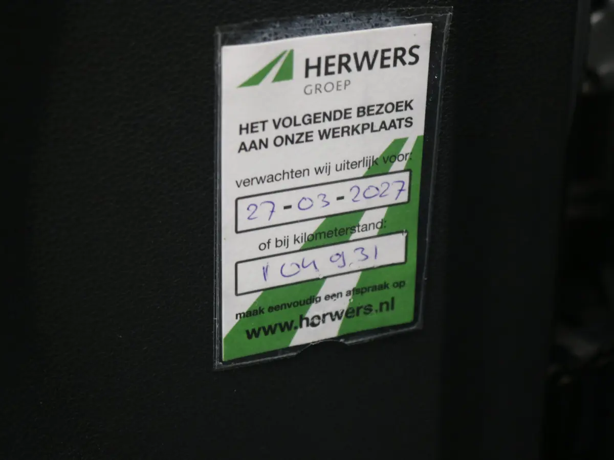 EV Premium 64 kWh SOH 100% / 1ste eigenaar | Achterbank verwarmd | Achteruitrijcamera | Apple Carplay/Android Auto|telefoonintegratie premium