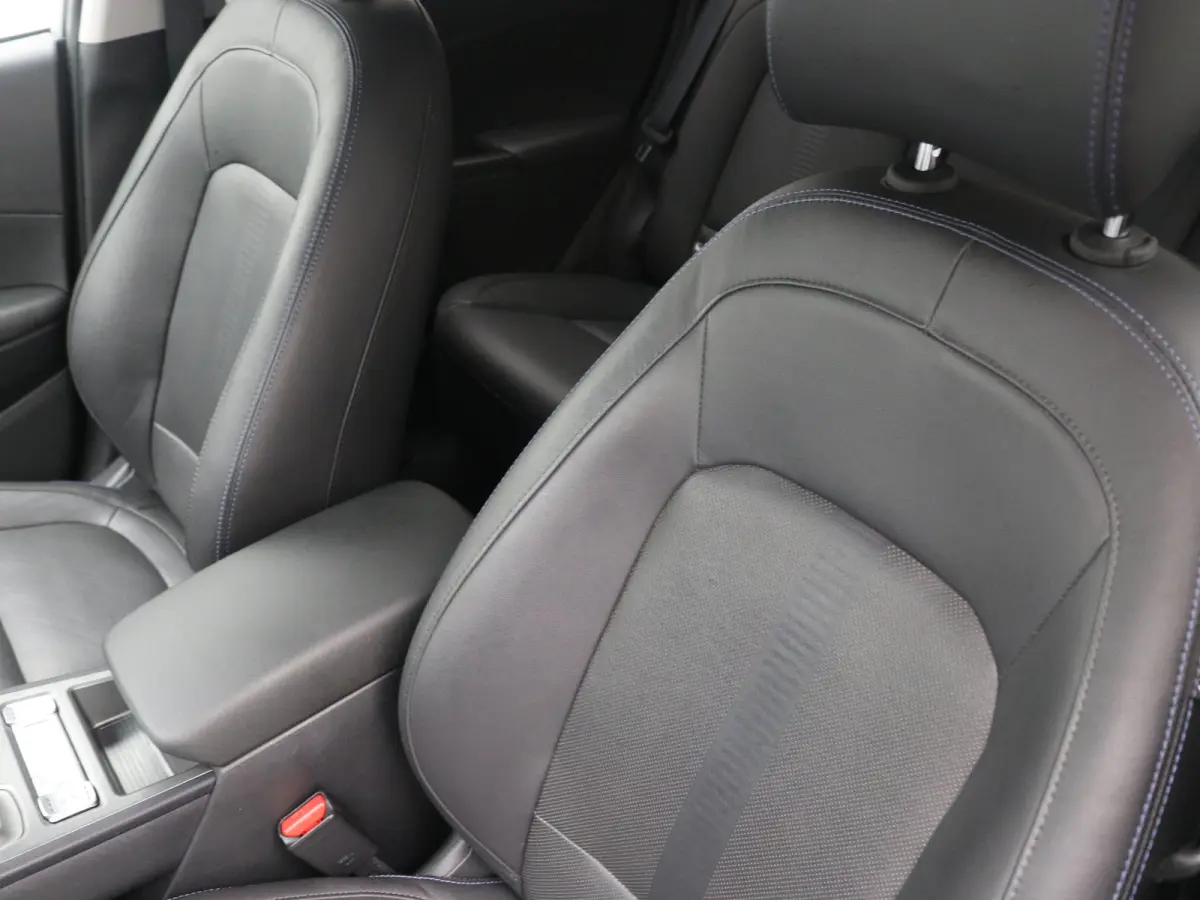 EV Premium 64 kWh SOH 100% / 1ste eigenaar | Achterbank verwarmd | Achteruitrijcamera | Apple Carplay/Android Auto|telefoonintegratie premium