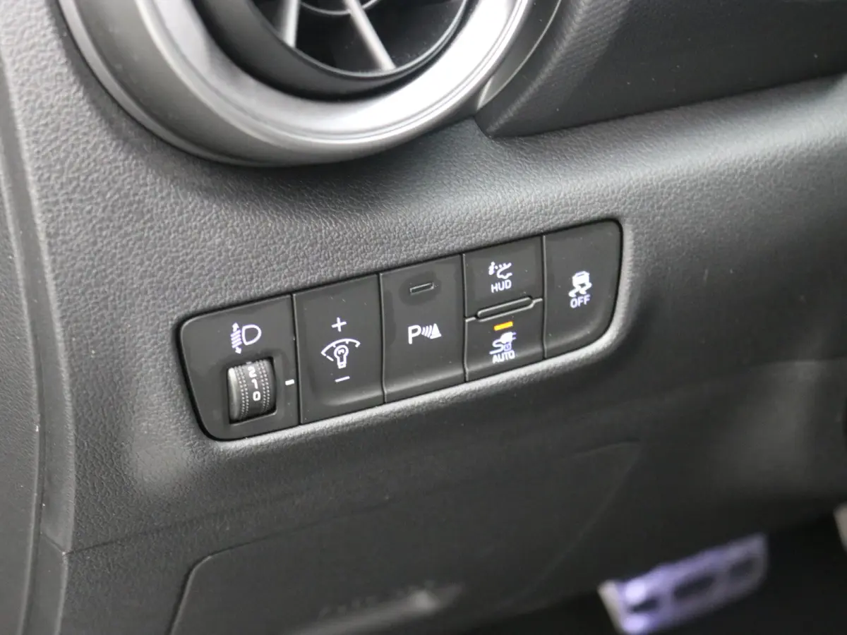 EV Premium 64 kWh SOH 100% / 1ste eigenaar | Achterbank verwarmd | Achteruitrijcamera | Apple Carplay/Android Auto|telefoonintegratie premium